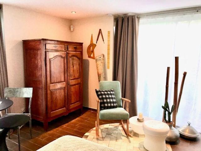 La Cactee Singuliere Bed & Breakfast Beziers Bagian luar foto